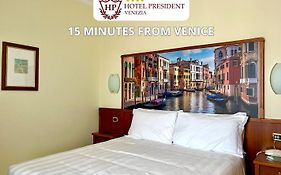 Hotel President